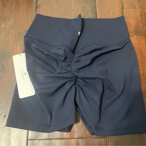 NWT Crazy Yoga Butterluxe Crossover Butt Shorts 3” Women’s Large Navy - Picture 5 of 6